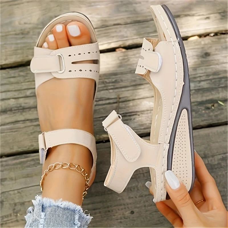 Aloura – Kilklackade Sandaler med Spänne