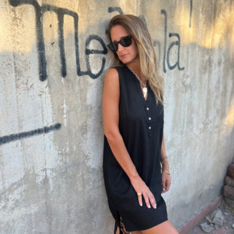 Clara | Elegancka sukienka bez rękawów z dekoltem w szpic